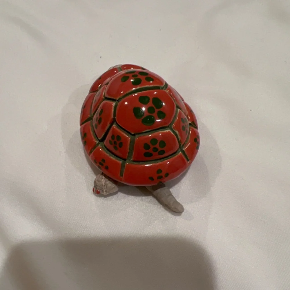 Ceramic Coral with Green Daisies Wiggling Turtle - Picture 7 of 7